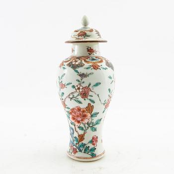 Lock urn China Qianlong 18th century porcelain.