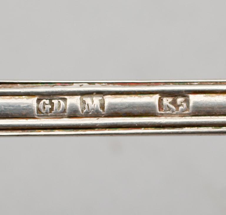 STRÖSKED SAMT SOCKERTÅNG, silver, 1800-tal. Vikt ca 64 g.