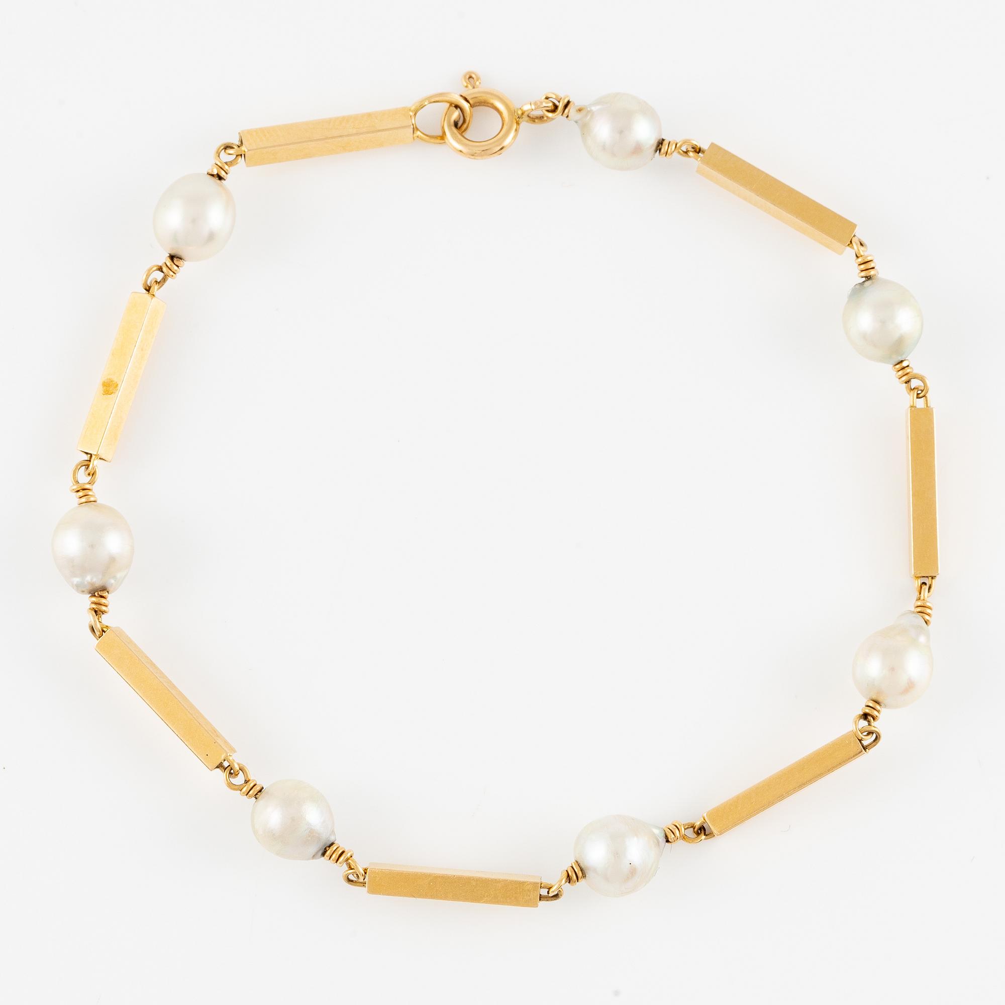 Bracelet, 18K gold with pearls.