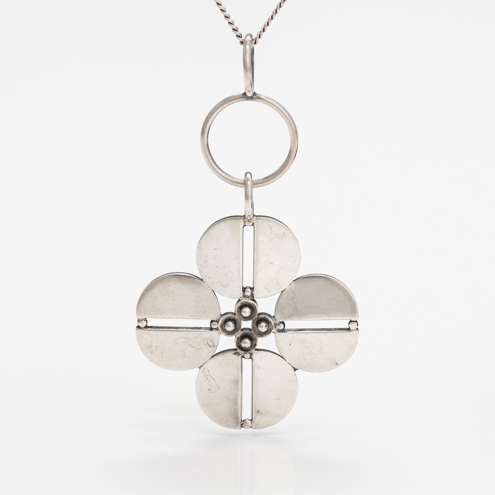Kaija Aarikka, A silver necklace. Aatos Johannes Hauli, Helsinki 1966.