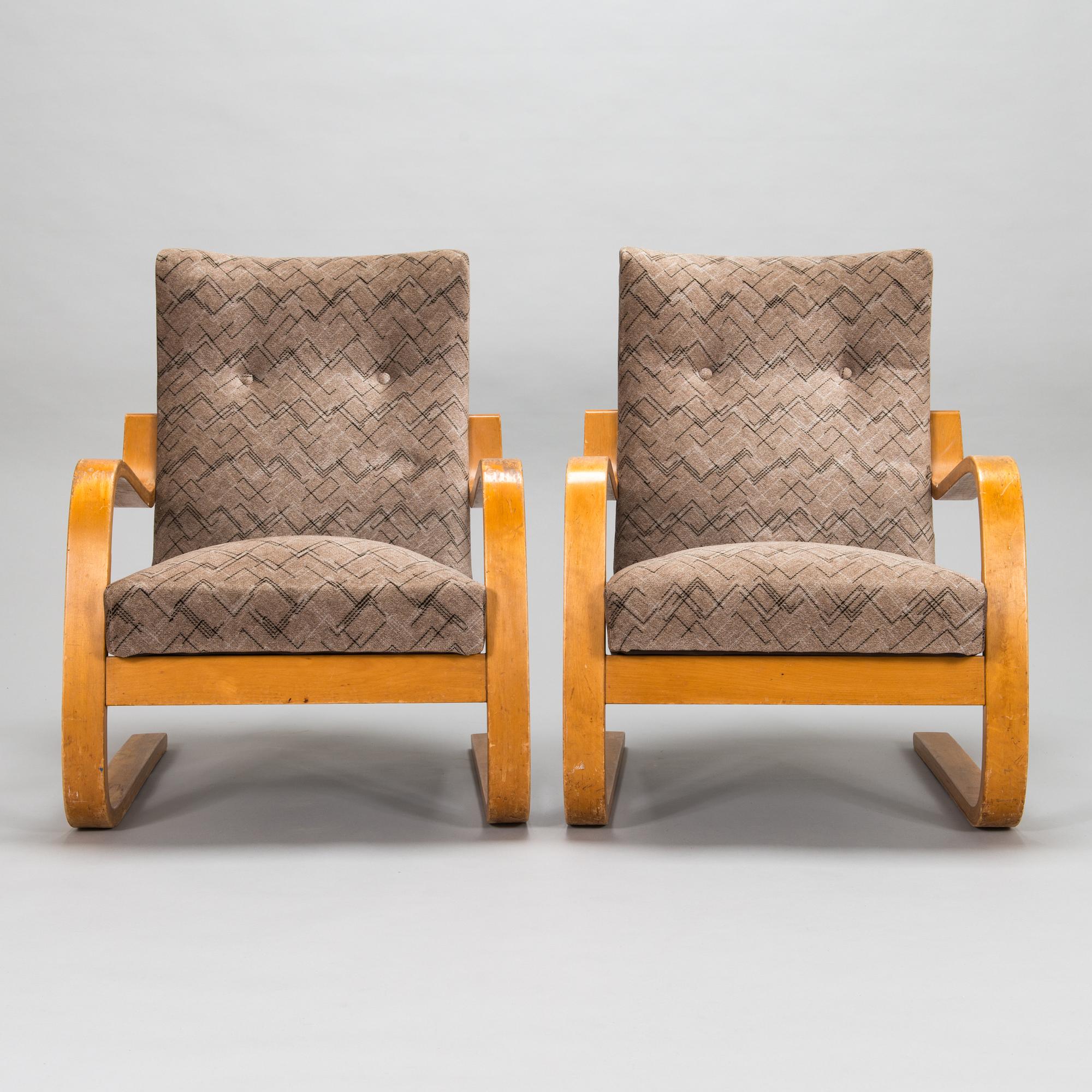 Alvar Aalto, fåtöljer, ett par, modell 35 för O.Y. Huonekalu- ja Rakennustyötehdas A.B. 1900-talets mitt.