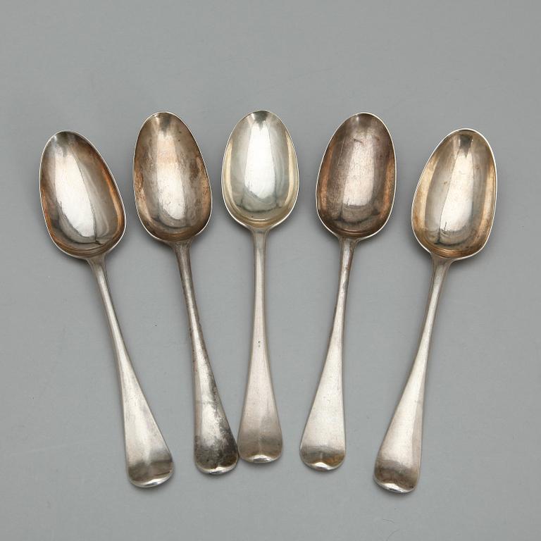 SKEDAR, 5 stycken snarlika, silver, olika mästare London England, 1700/1800-tal. Total vikt ca 330 gram.