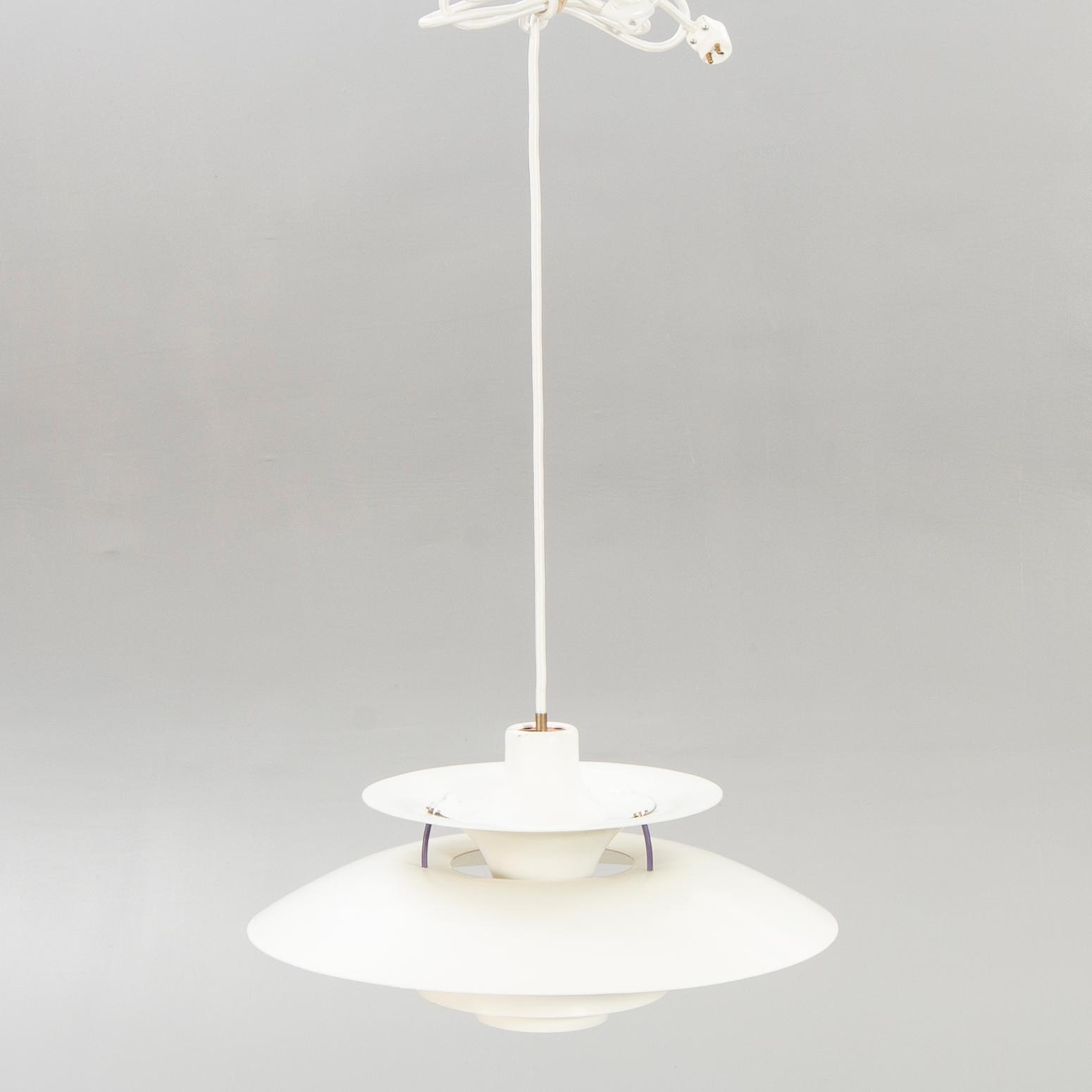 Poul Henningsen, taklampa PH 5 Louis Poulsen Danmark.