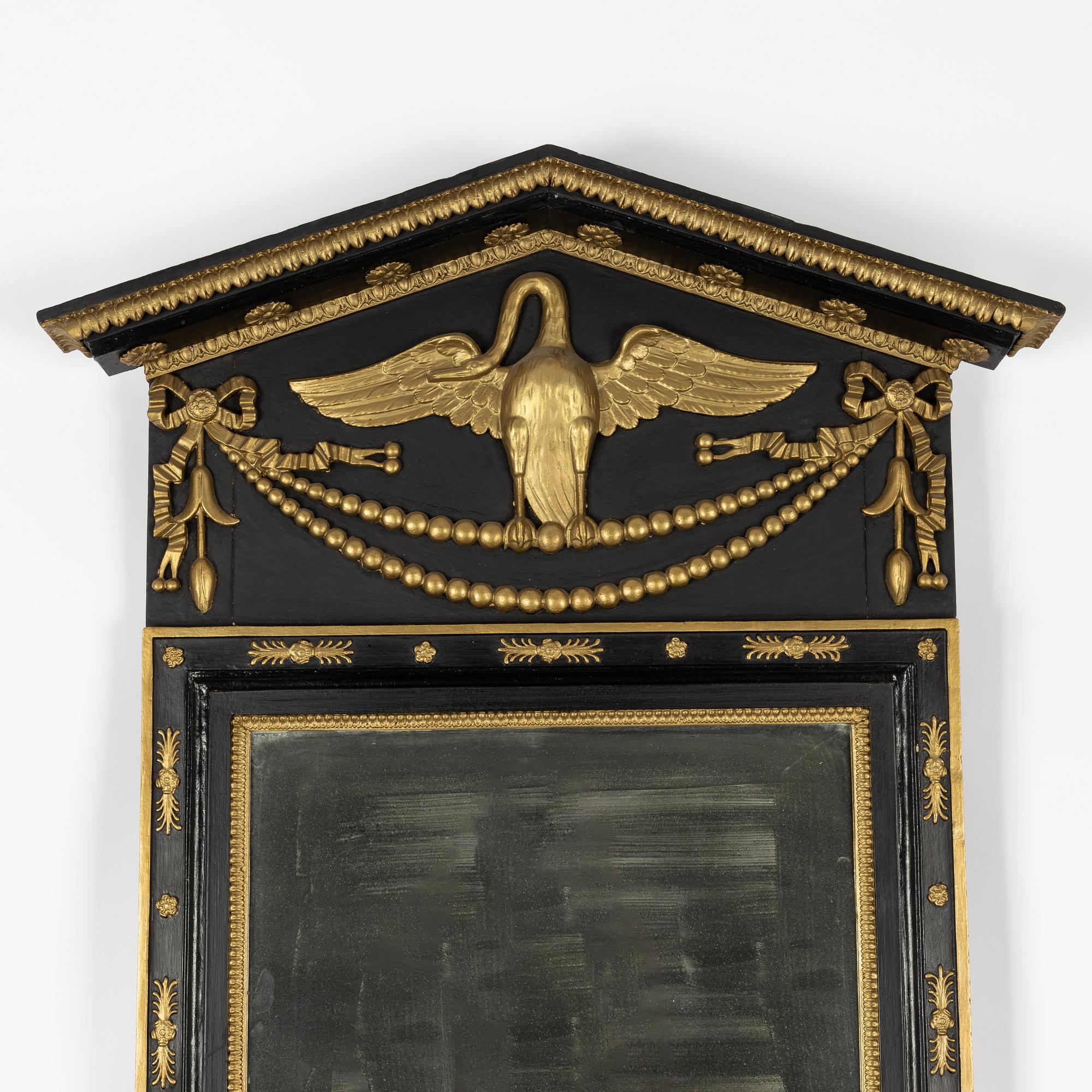 Spegel av Jonas Frisk (spegelfabrikör i Stockholm 1805-1824), Empire, samt senare konsolbord.