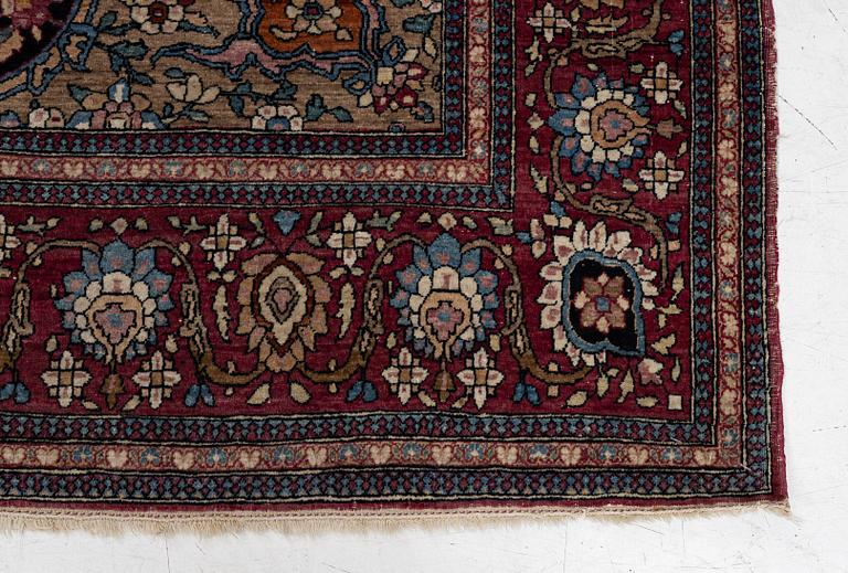 Carpet, Isfahan, antique, approx. 210 x 135 cm.