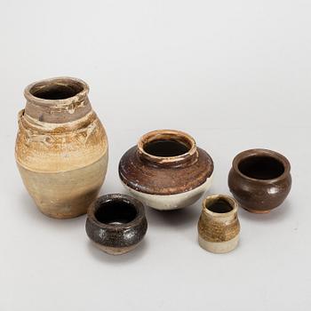 URNOR, fem stycken, keramik. Sydostasien, 1800-tal samt 1900-tal.