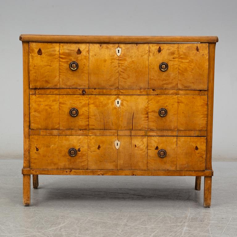 An early 19th century chest of drawers.