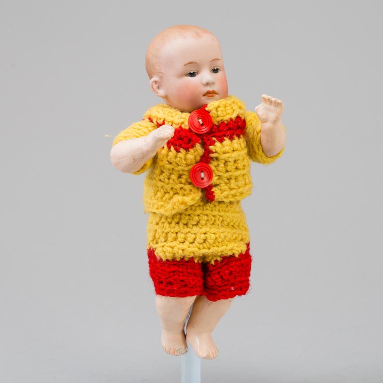 a HEUBACH porcelain doll "7602", Germany ca 1910.