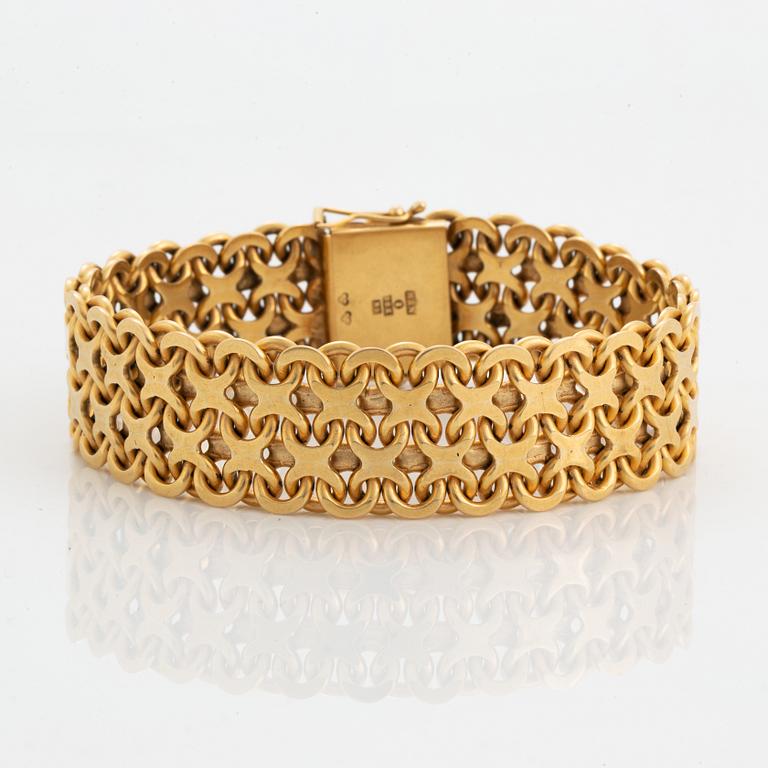 18K gold bracelet.