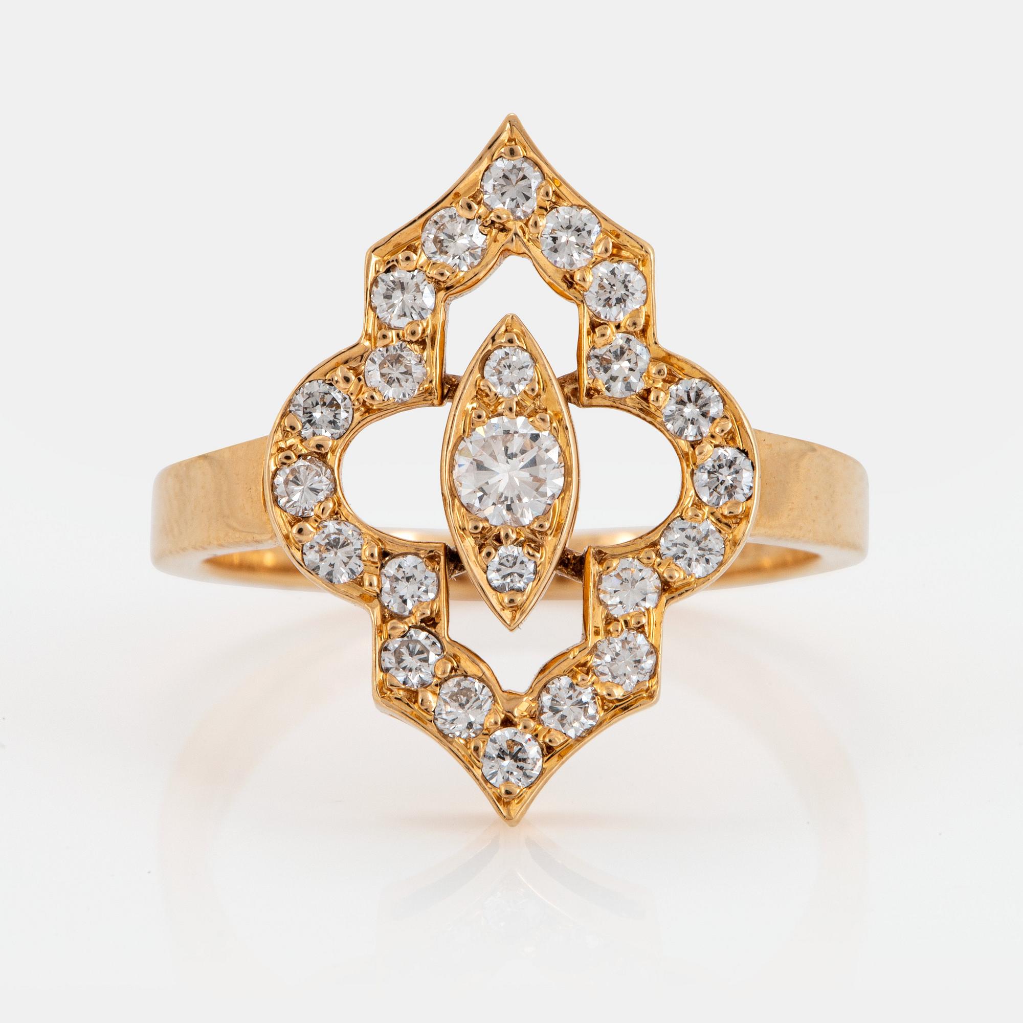 A Van Cleef et Arpels ring in 18K gold set with round brilliant-cut diamonds with a total weight of ca 0.40 ct.