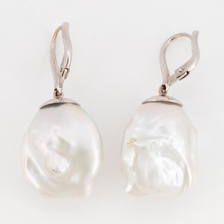 Cultured baroque pearl earrings.