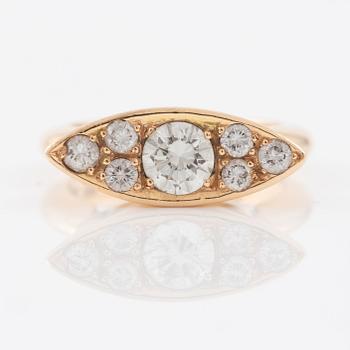 Ring, Sandström De Wit,  
18K gold with brilliant-cut diamonds totalling 1.01 ct.