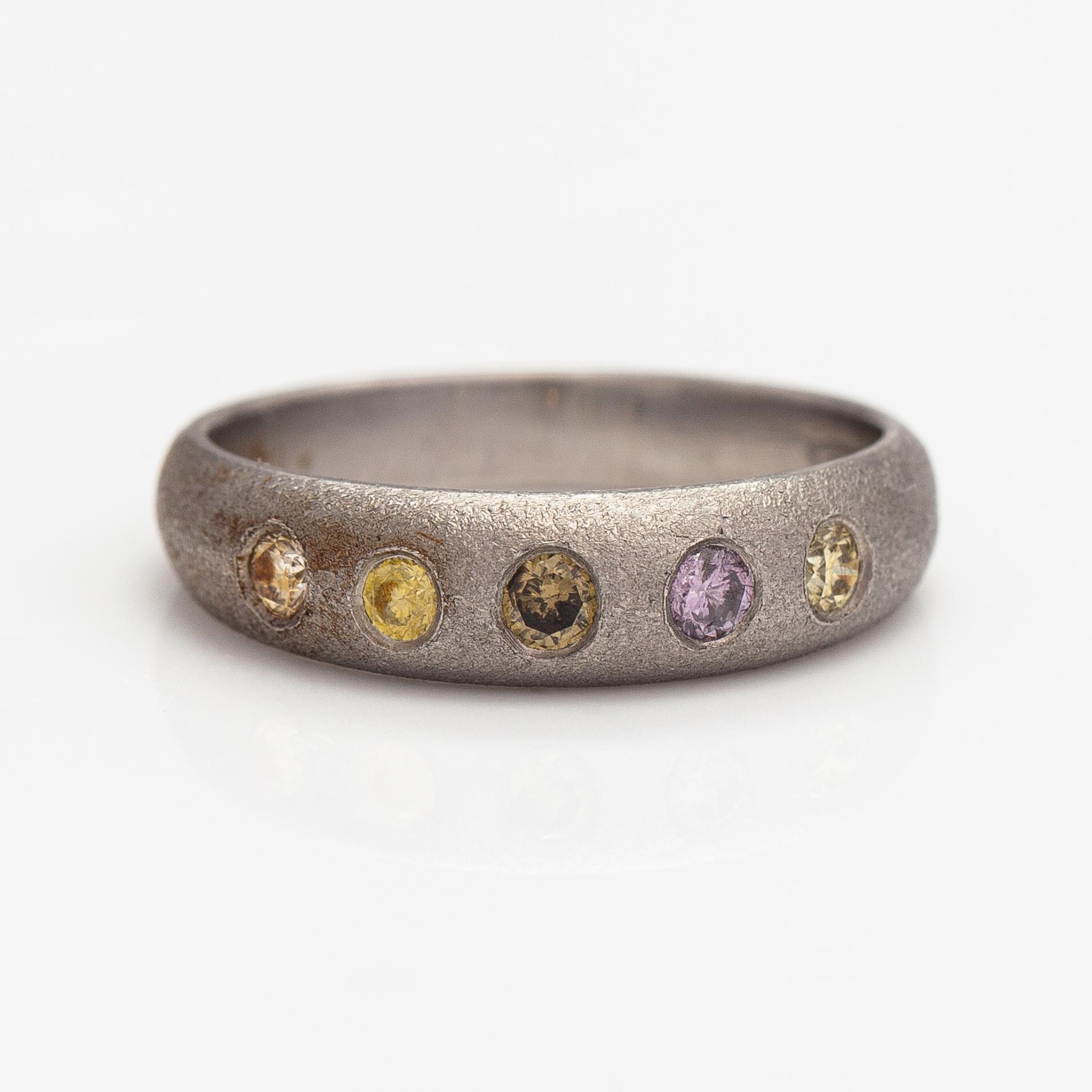 A palladium ring with diamonds ca. 0.25 ct in total.
