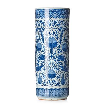 1095. A large blue and white cylindrical umbrella stand/vase, China around 1900.