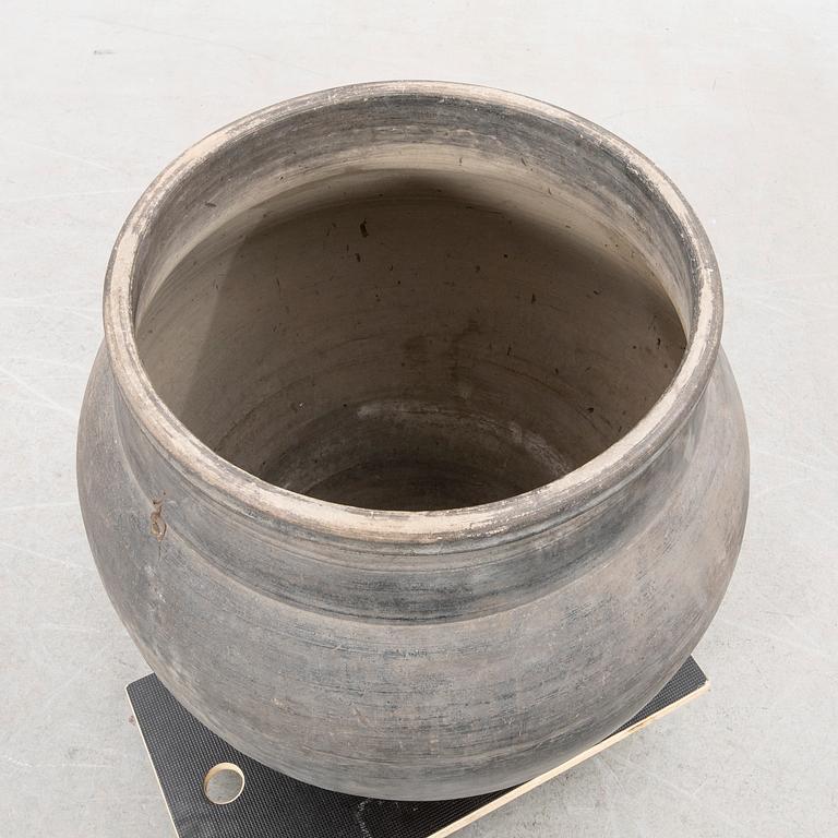 Trädgårds/ golvurna, keramik.