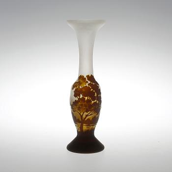 VAS, glas, bär signatur, 1900-talets första hälft.