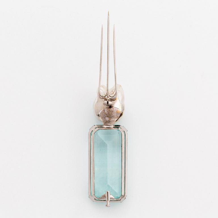 A Tina Karlsson a brooch in 18K white gold set with a large step-cut aquamarine and a cultured pearl.