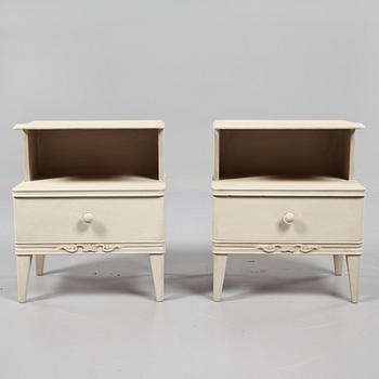 SÄNGBORD, ett par, omkring 1900-talets mitt.