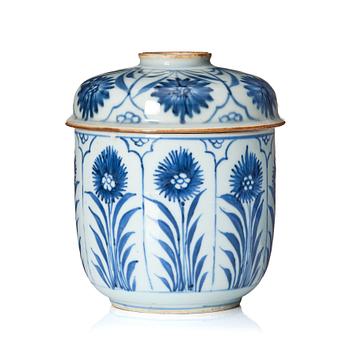 A blue and white jar with cover, Qing dynasty, Kangxi (1662-1722).