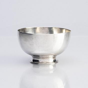 A Chinese silver bowl, early 20th century.