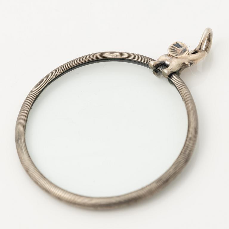 Ole Lynggaard, Magnifying glass, silver with a brilliant-cut diamond, decorated with an elephant motif.