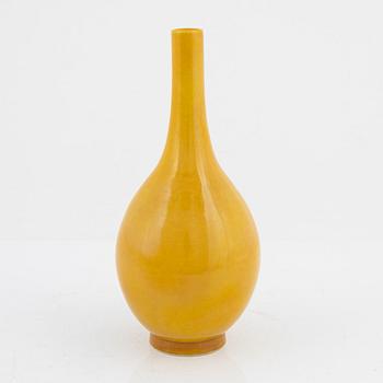 An early 20th century vase, China.