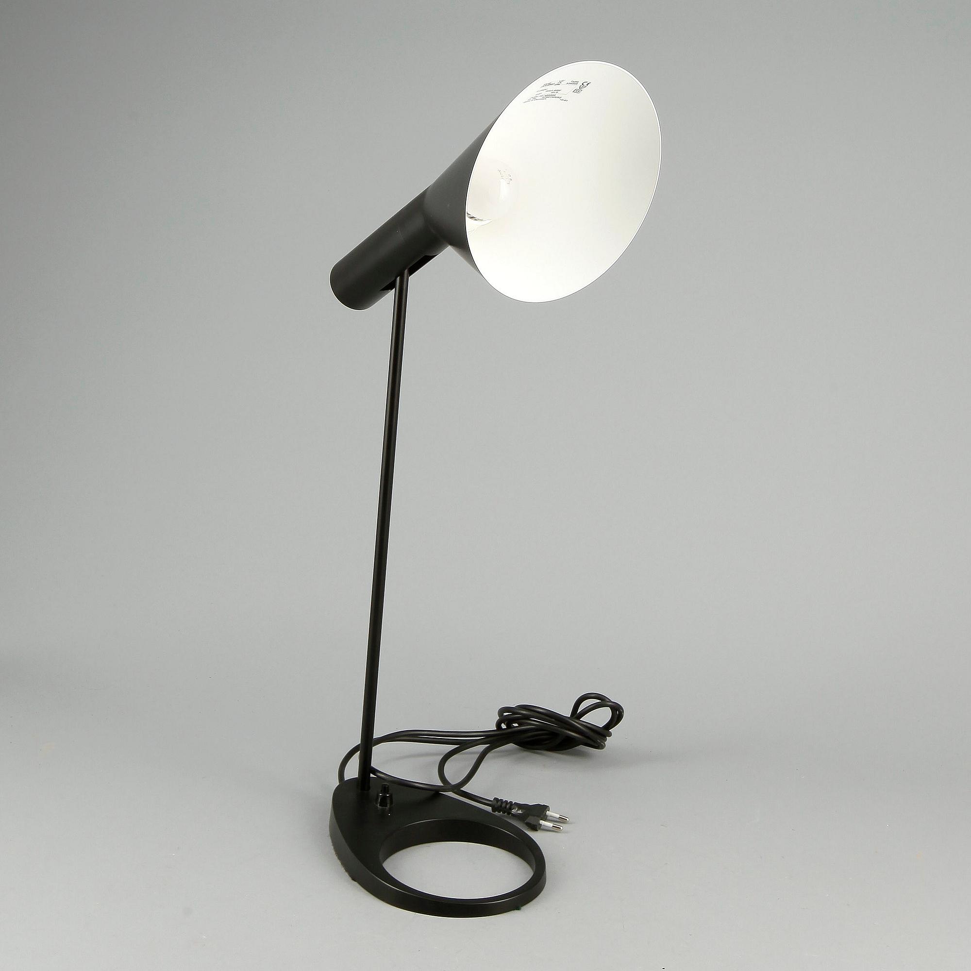 BORDSLAMPA, "AJ", Arne Jacobsen för Louis Poulsen.