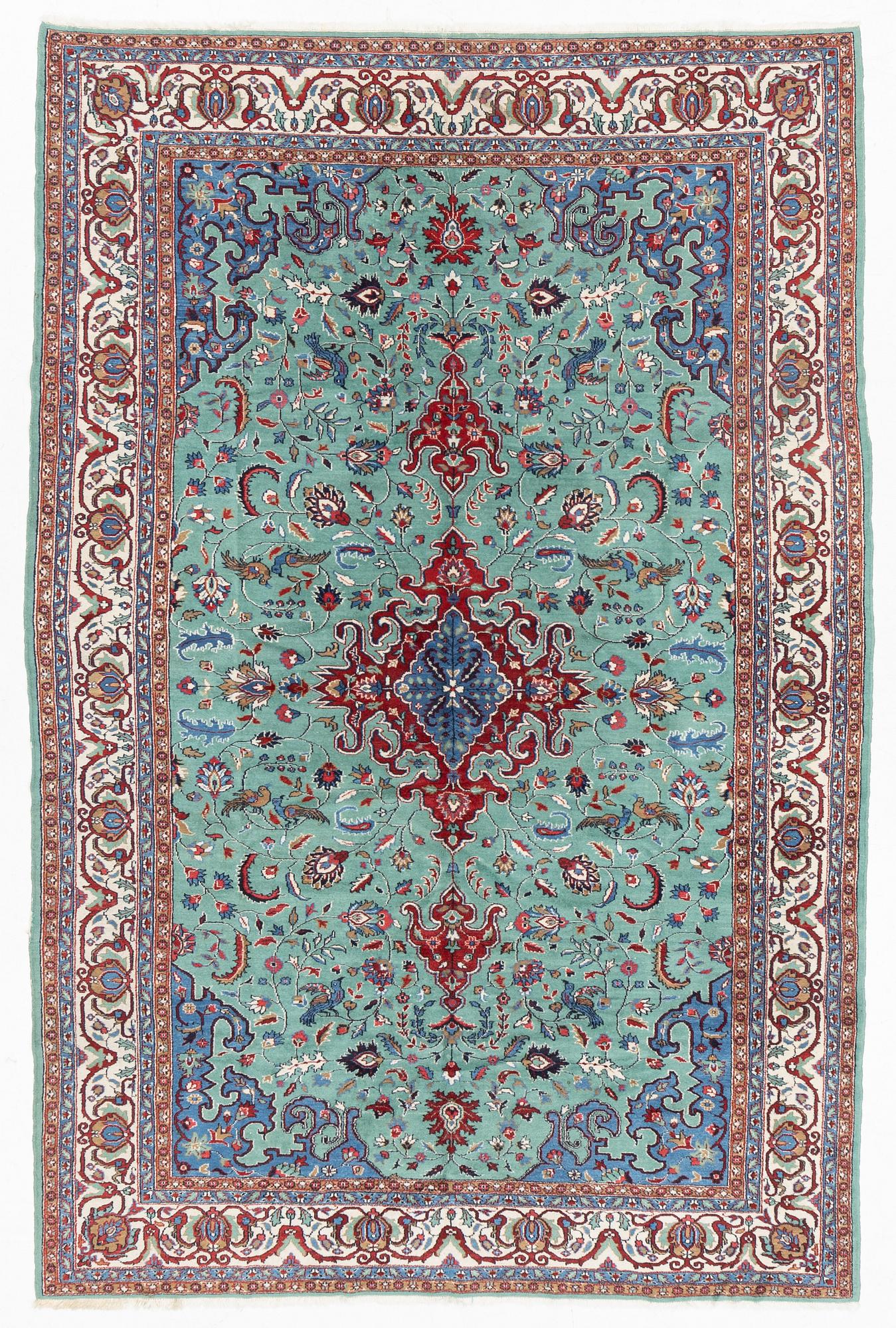 Matta, Oriental ca 285 x 185 cm.