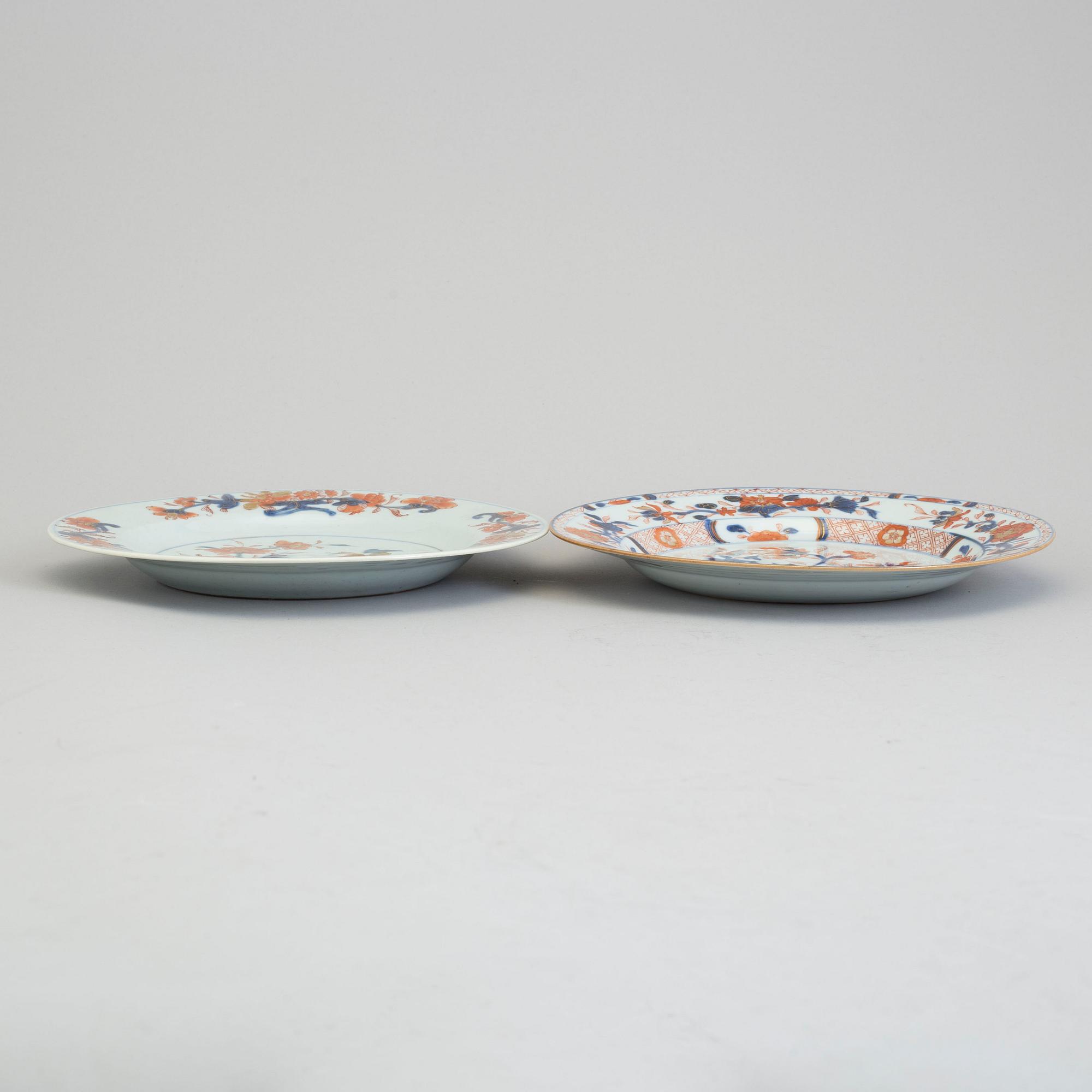 Two Imari export porcelain plates, Qing dynasty, Qianlong (1736-95).