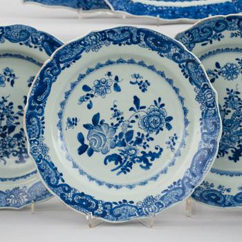 A blue and white dinner service, Qing dynasty, Qianlong (1736-95). (62 pieces).