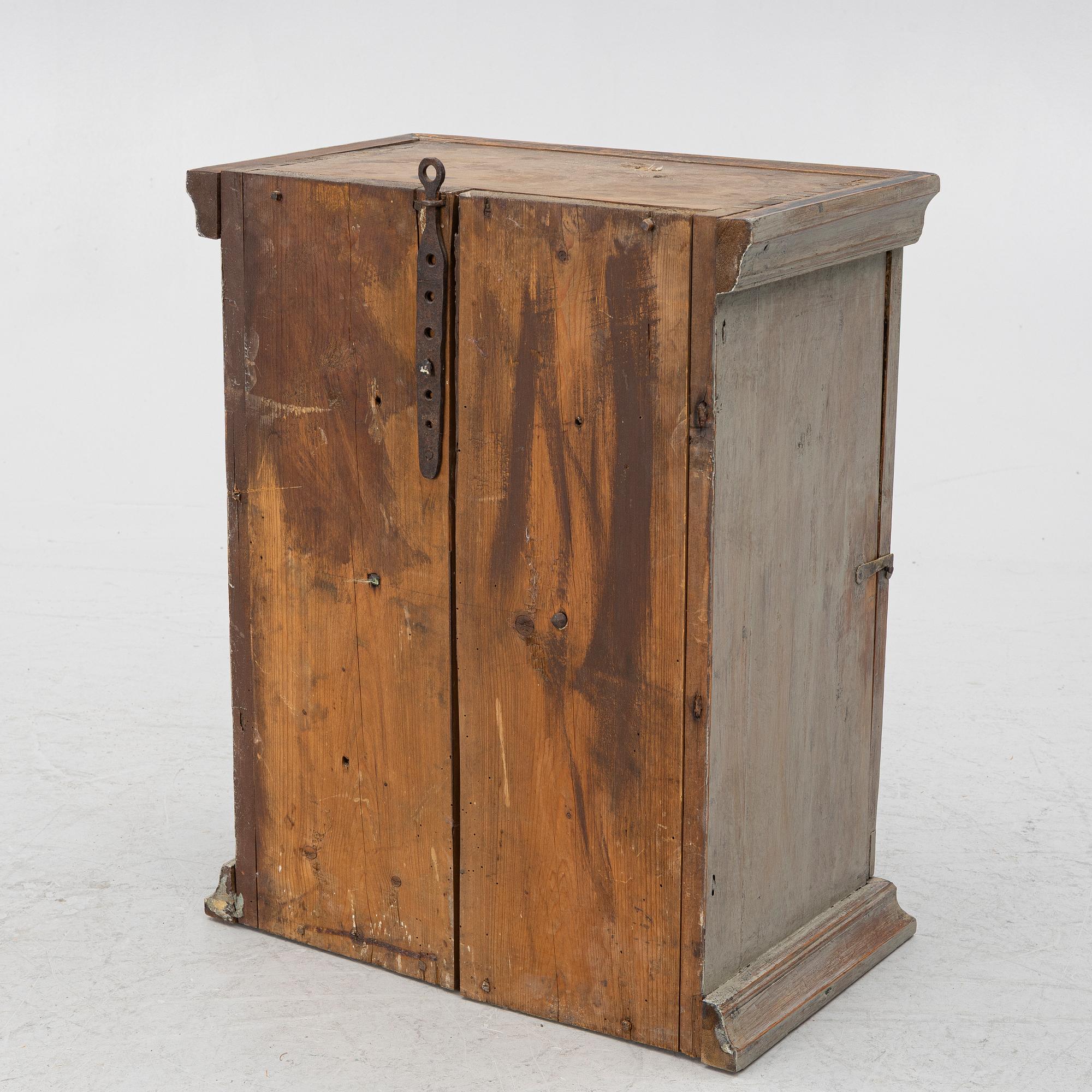 Hanging cabinet, 19th century.