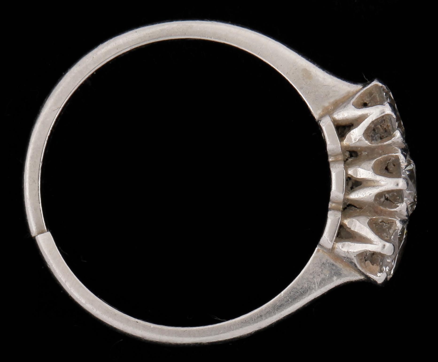 RING, 18k vitguld med diamanter tot ca0,77ct. Vikt 3g.