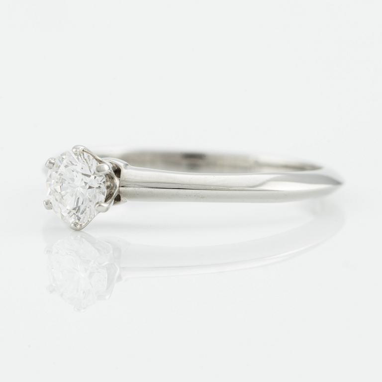 Tiffany & Co, platinum ring with a brilliant-cut diamond.