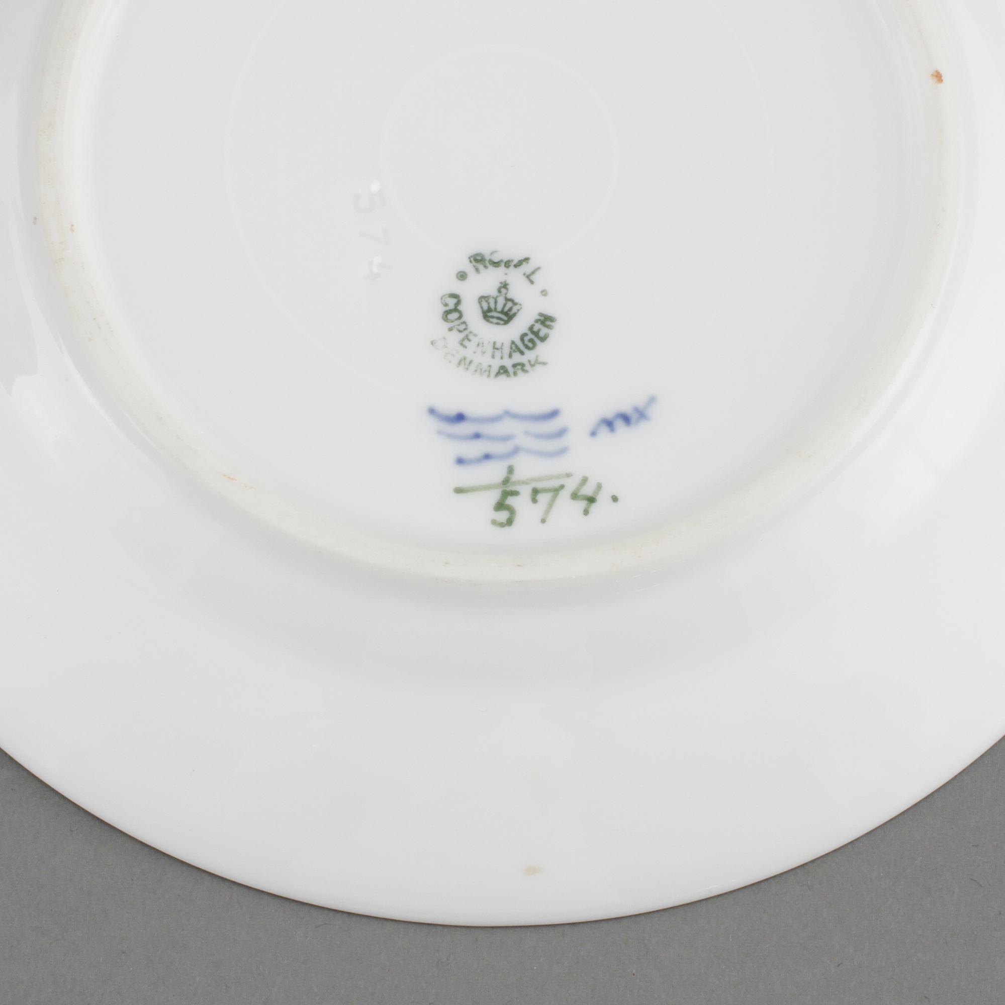 SERVISDELAR, 27 st, porslin, "Musselmalet", Royal Copenhagen, Danmark, 1900-talets andra hälft.
