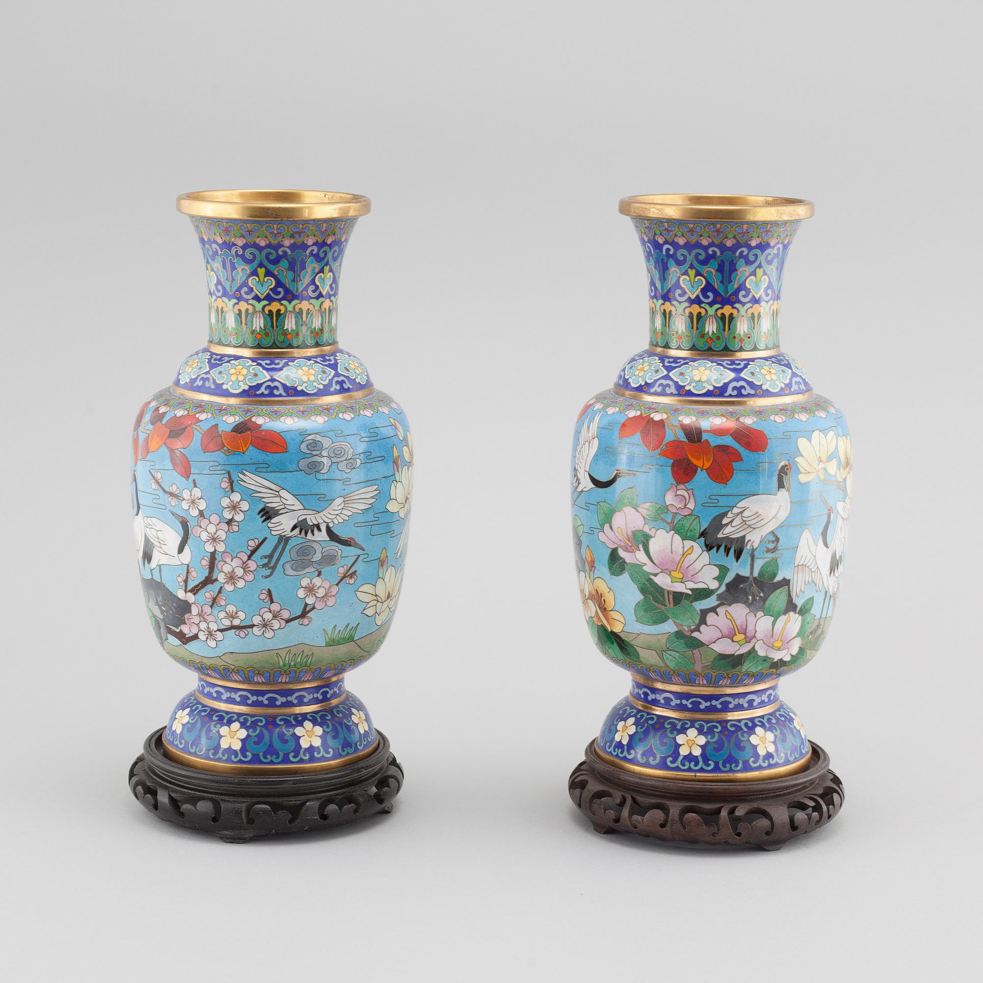 VASER, ett par, cloisonné, Japan, 1900-tal.