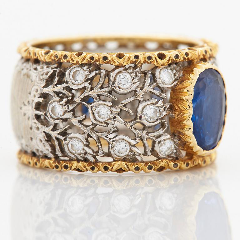 A Buccellati ring in 18K gold and white gold set with a faceted sapphire and round brilliant-cut diamonds.