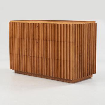 An Axel Einar Hjorth oak Swedish Modern chest of drawers, Stockholm ca 1940.