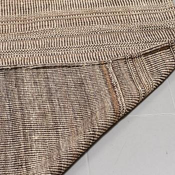 MATTA, slätväv, persisk, 396 x 306 cm.