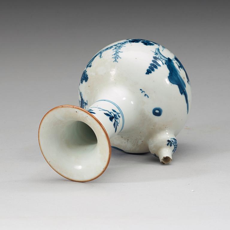 A blue and white kendi, Qing dynasty, circa 1800.