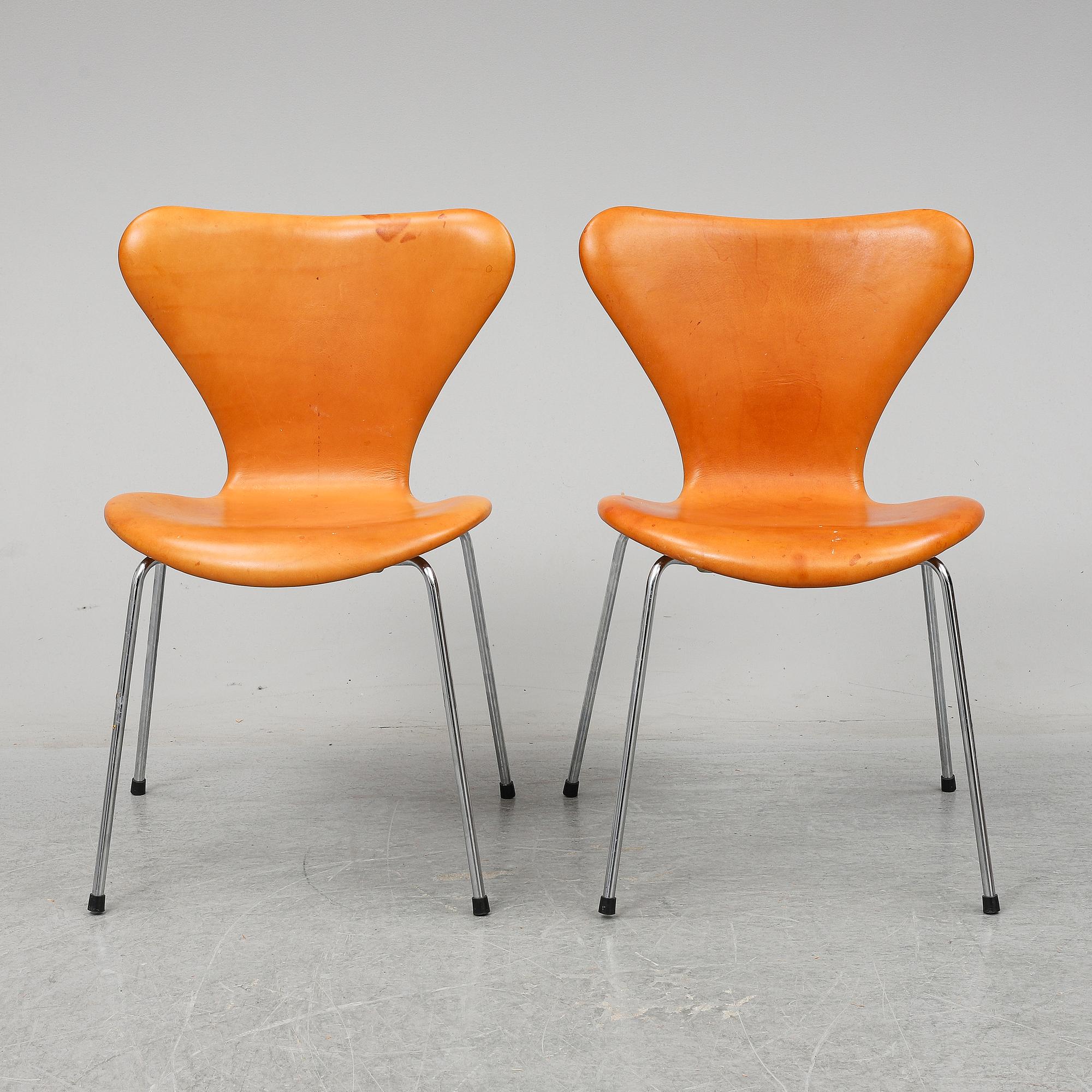 Six 'Serie 7' leather upholstered chairs by Arne Jacobsen for Fritz Hansen.
