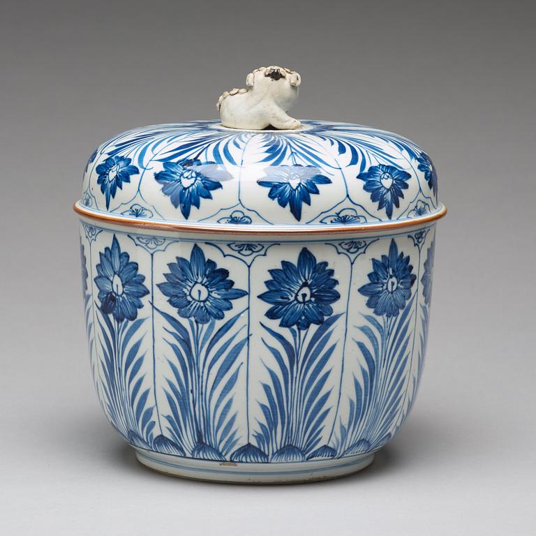 A blue and white turren with cover, Qing dynasty, Kangxi (1662-1722).