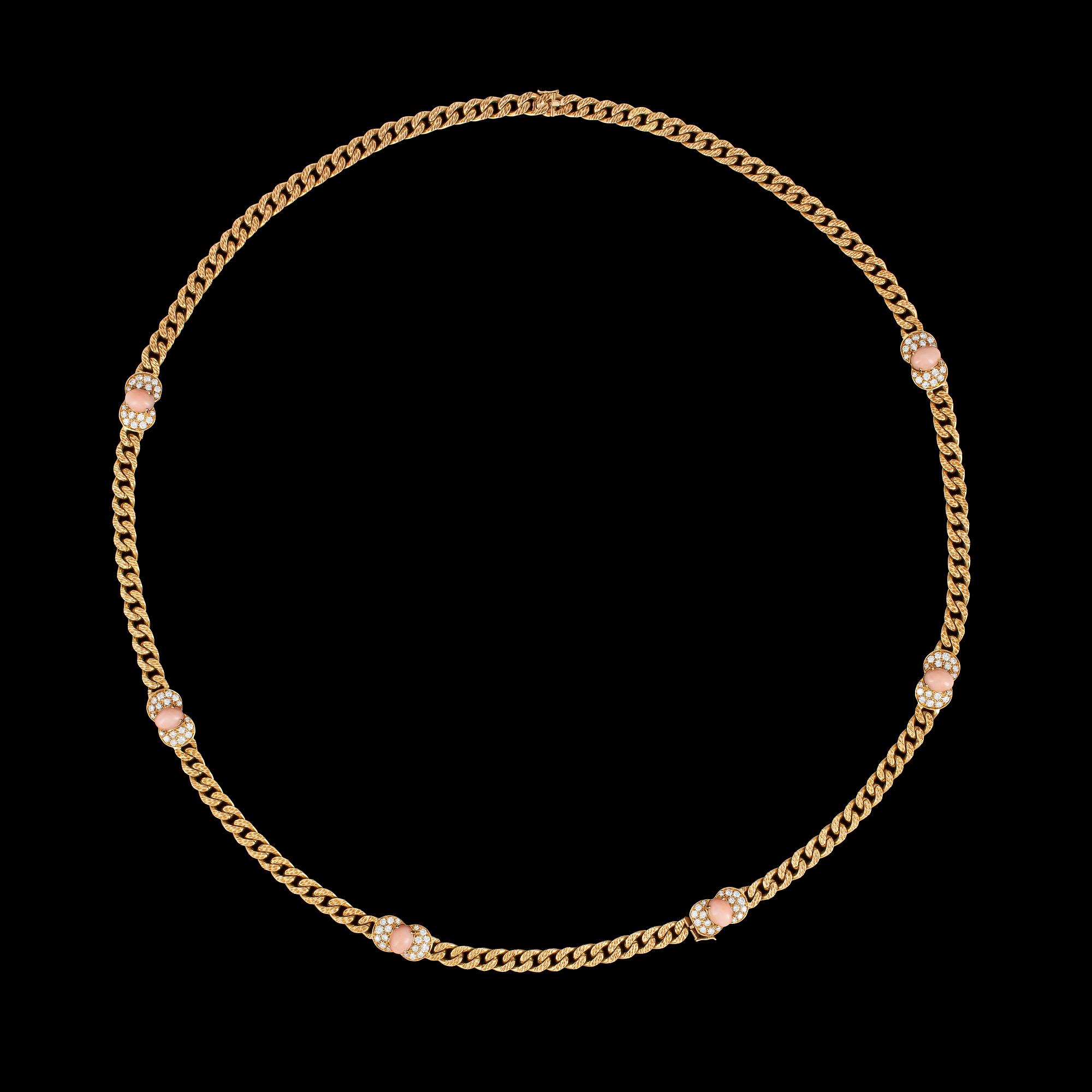 A long gold, brilliant cud diamond and pink coral necklace, tot. app. 5.50 ct.