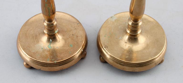 LJUSSTAKAR, 1 par, mässing, stämplade PPS, barock, 1700-tal.