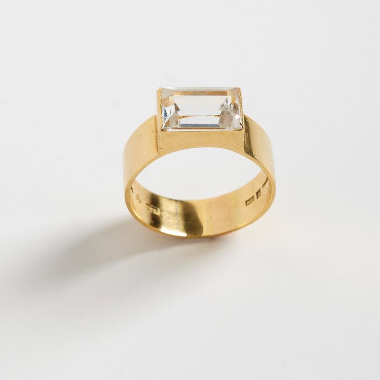 Wiwen Nilsson, A Wiwen Nilsson 18K gold ring with a facet cut rock crystal, Lund Sweden 1964.