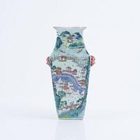 A Chinese famille rose vase, Qing dynasty.