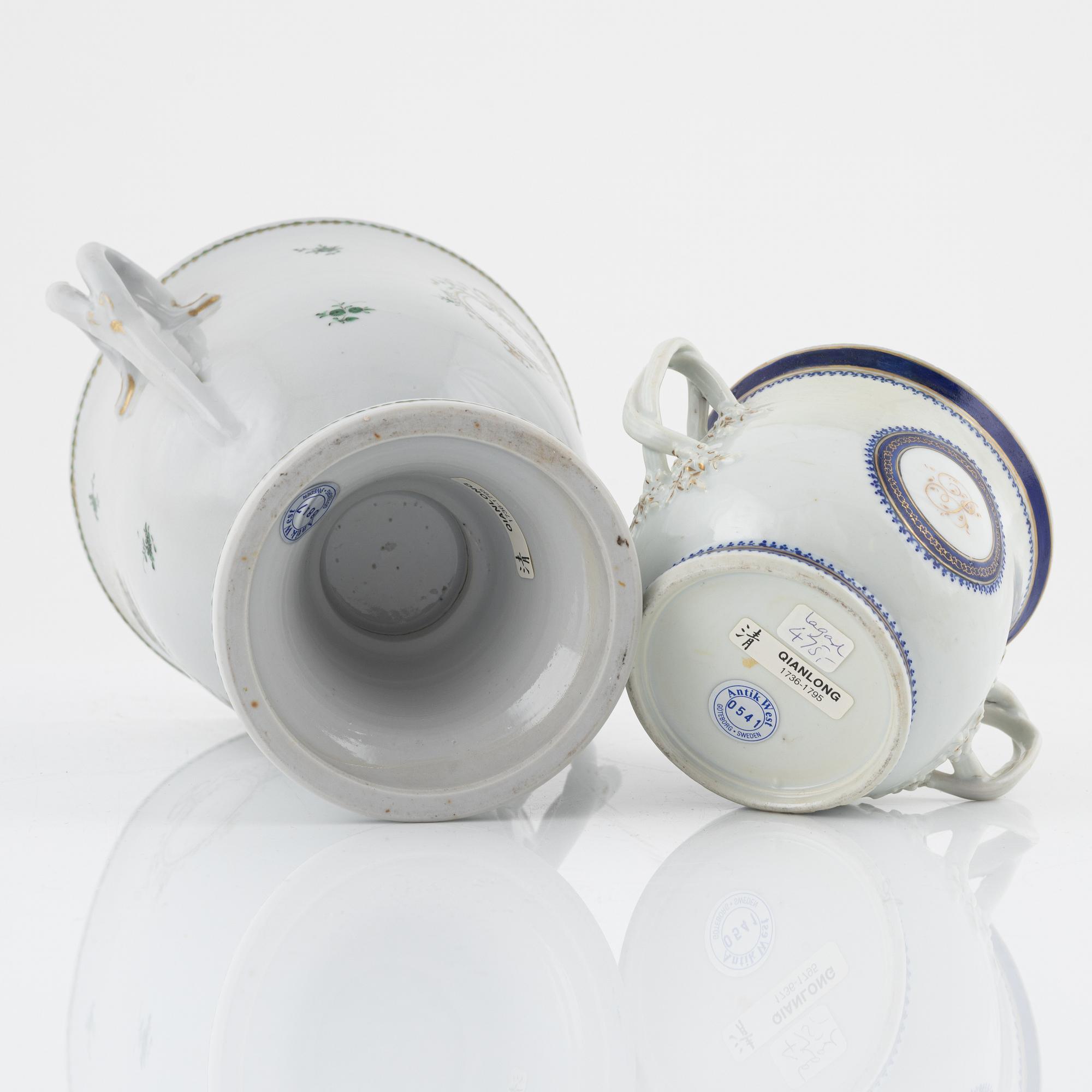 Skål på fot samt skål, Kina, Qingdynasti, omkring år 1800.