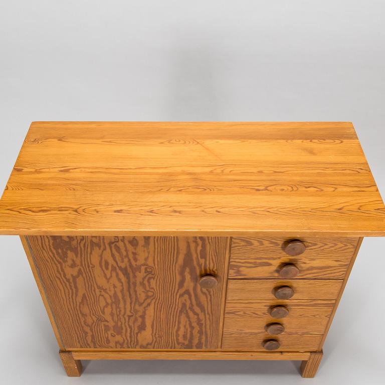 A 1940s cupboard'4133/a  by Artek design, for O.Y. Huonekalu- ja Rakennustyötehdas A.B.