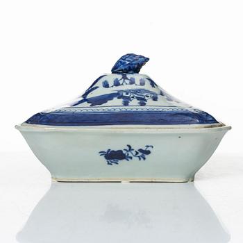Terrin med lock, porslin Kina 1800-tal.