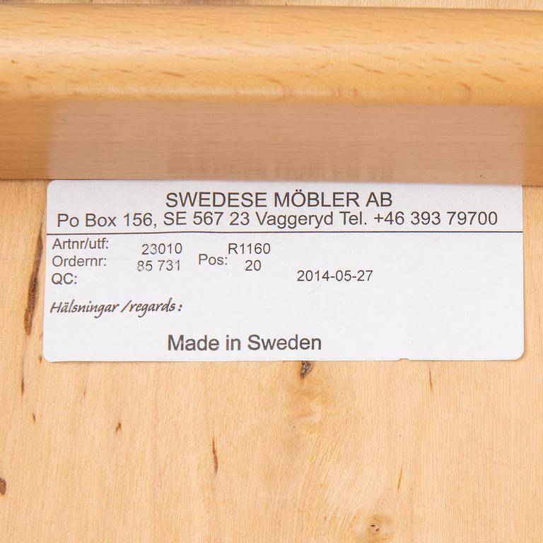 Yngve Ekström, fåtöljer 1 par med fotpallar, "Lamino", Swedese 2014.