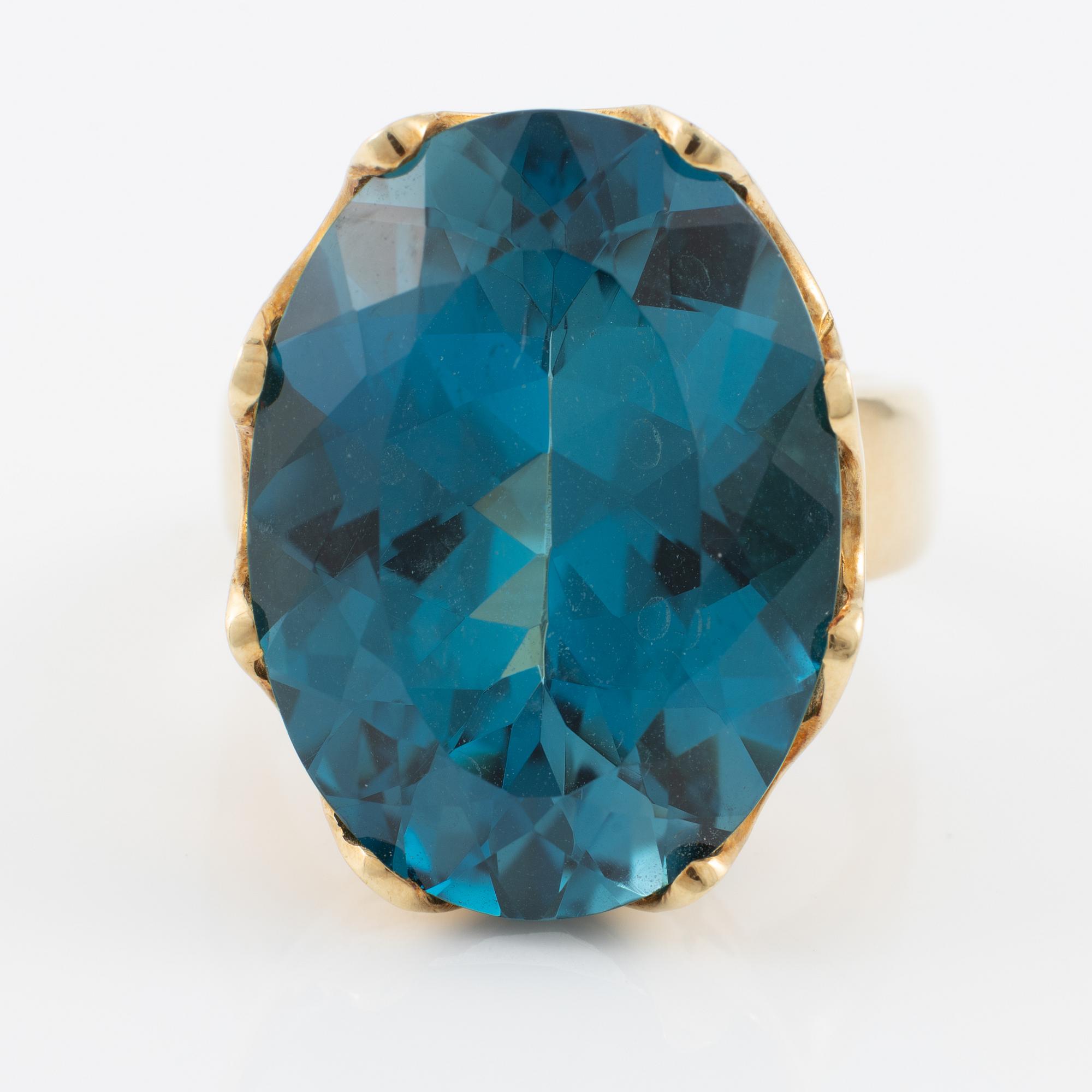 Ring, cocktail ring, 18K gold with blue topaz.
